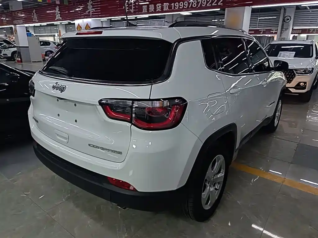 Jeep Compass — фото 7