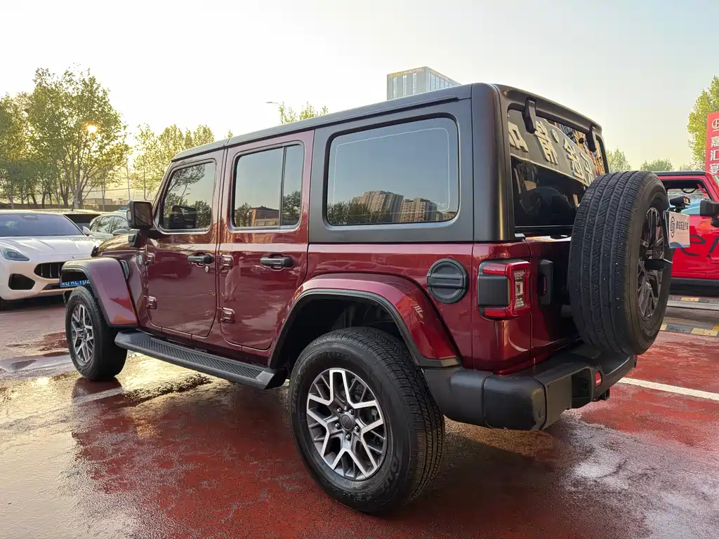 Jeep Wrangler PHEV — фото 4