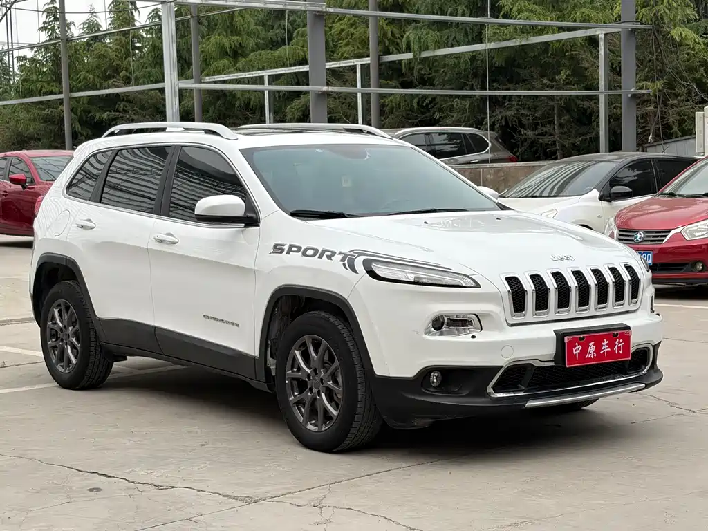 Jeep Cherokee — фото 3