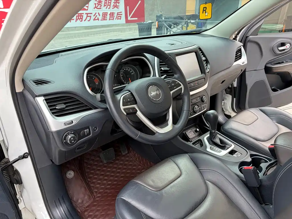 Jeep Cherokee — фото 4