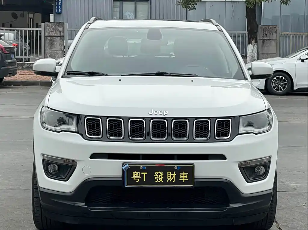 Jeep Compass — фото 2