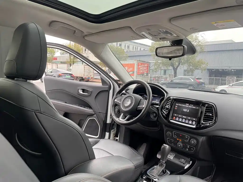 Jeep Compass — фото 6