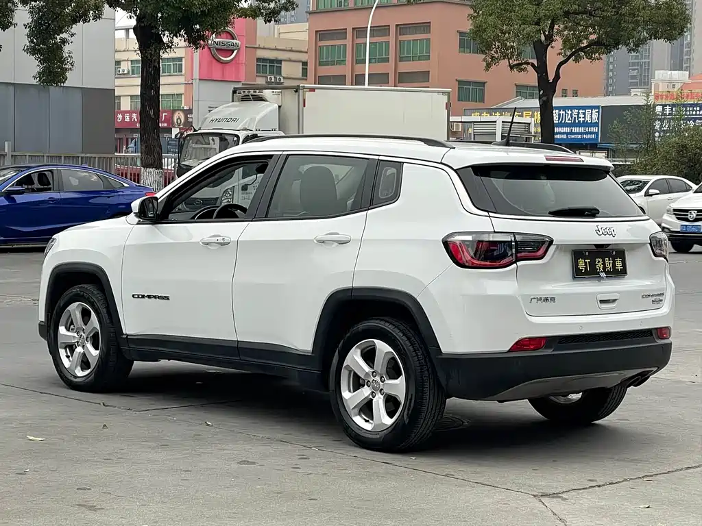 Jeep Compass — фото 9