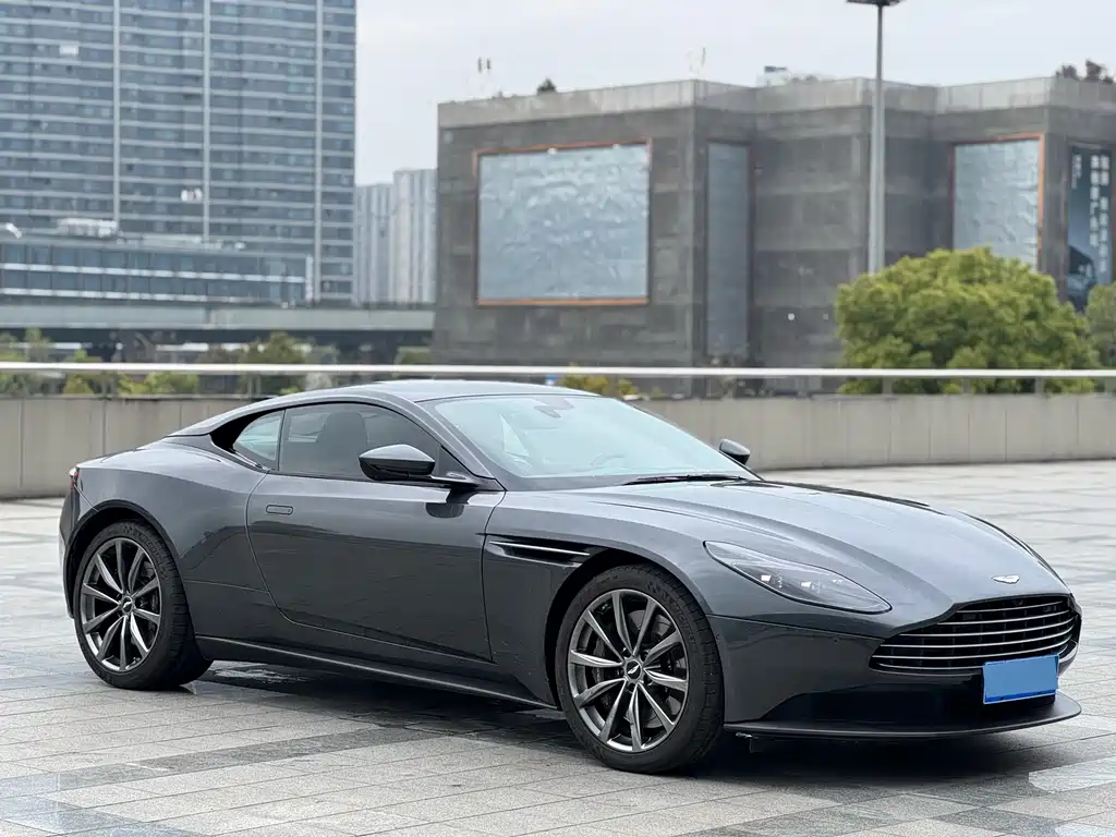 Aston Martin DB11 — фото 2