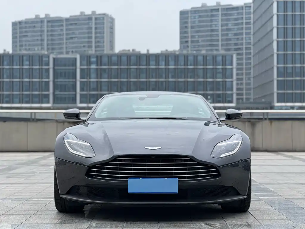 Aston Martin DB11 — фото 3