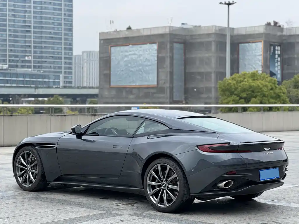 Aston Martin DB11 — фото 4