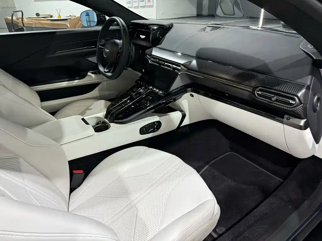 Aston Martin V8 Vantage — фото 7