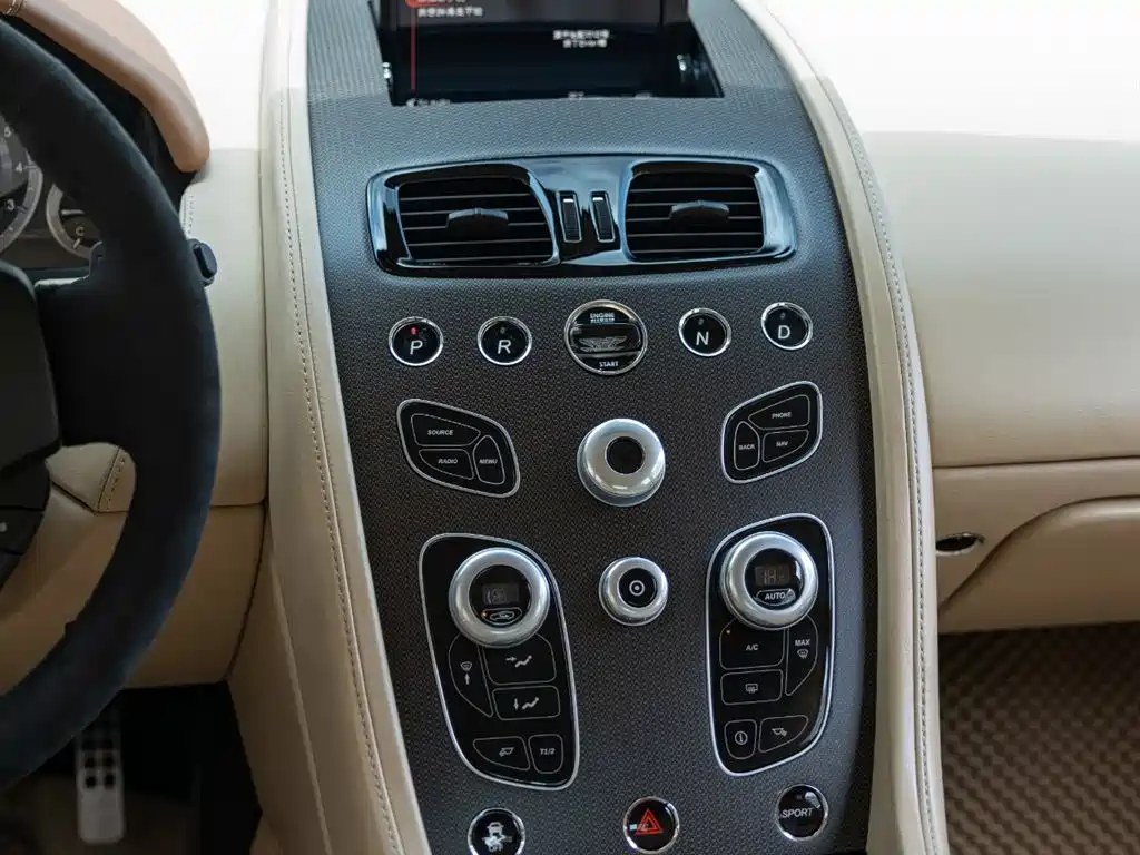 Aston Martin Rapide — фото 13