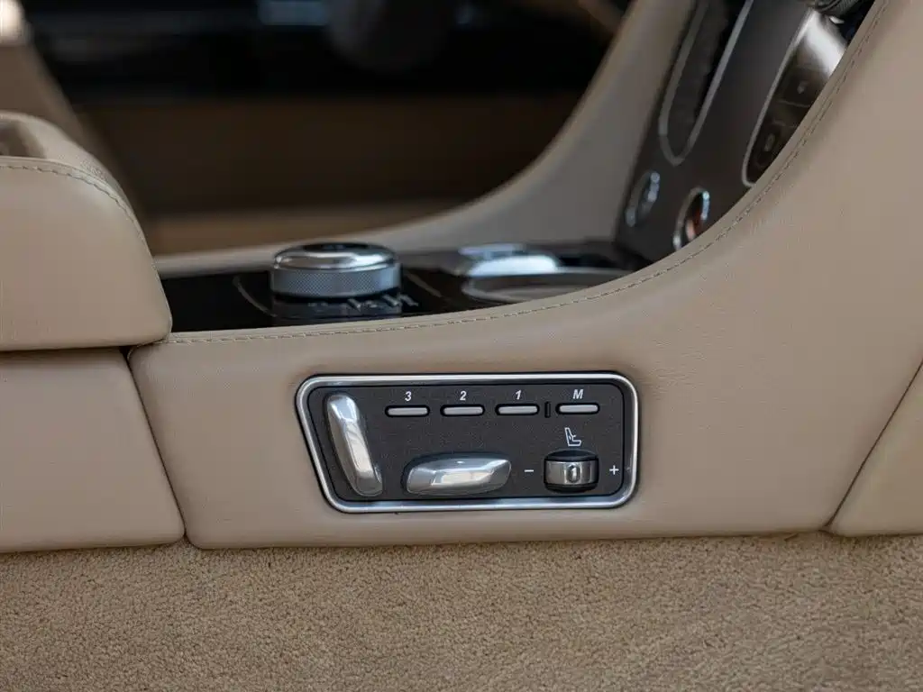 Aston Martin Rapide — фото 19