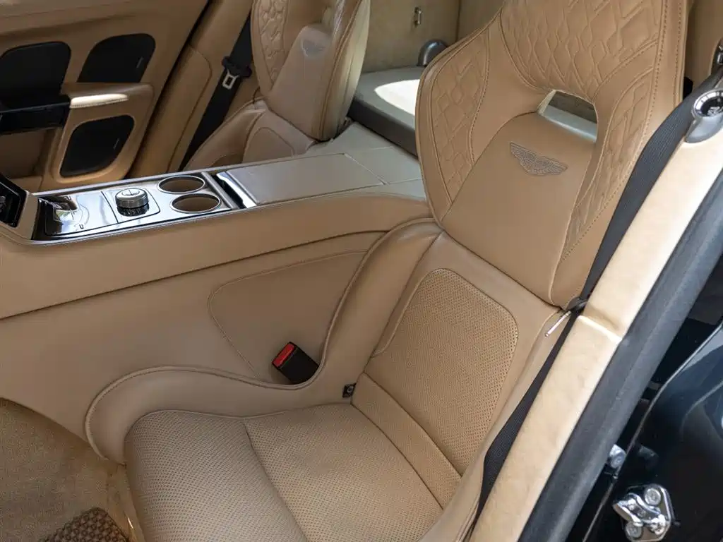 Aston Martin Rapide — фото 20