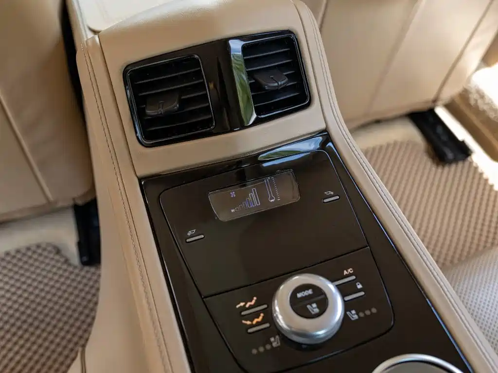 Aston Martin Rapide — фото 22