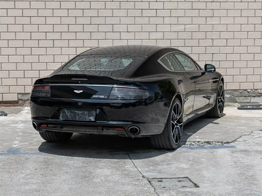 Aston Martin Rapide — фото 4