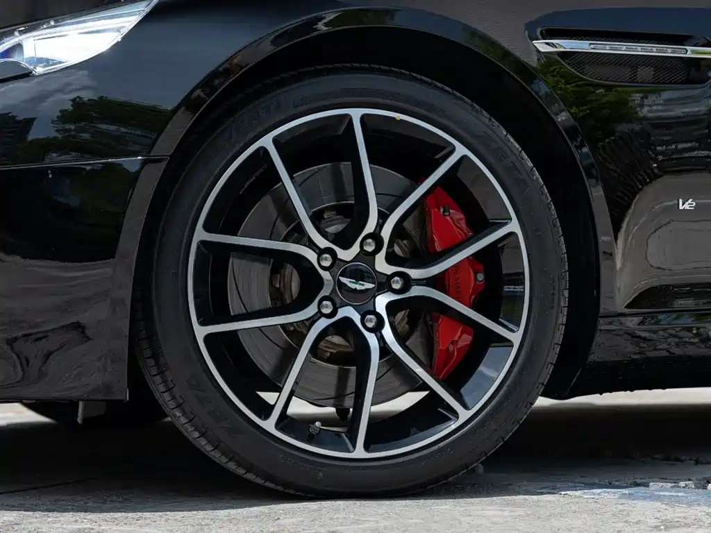 Aston Martin Rapide — фото 8