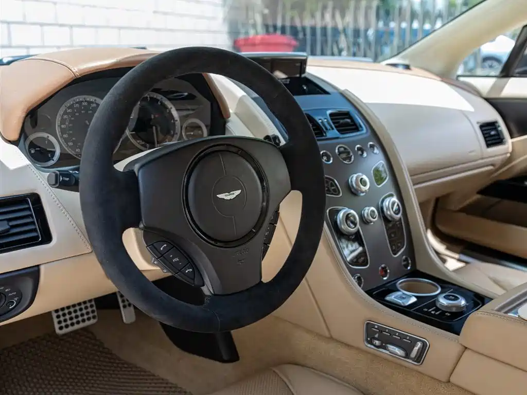 Aston Martin Rapide — фото 9