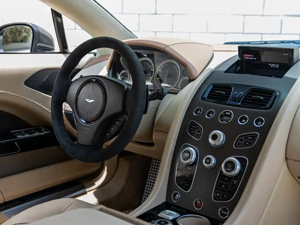 Aston Martin Rapide — фото 10