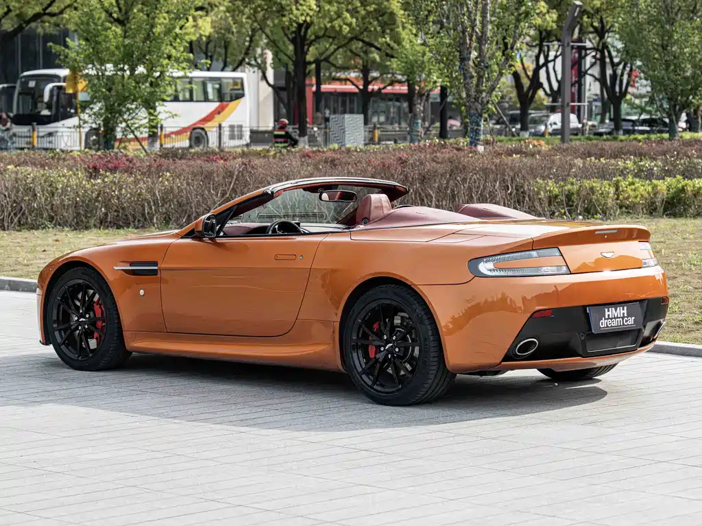 Aston Martin V8 Vantage — фото 13