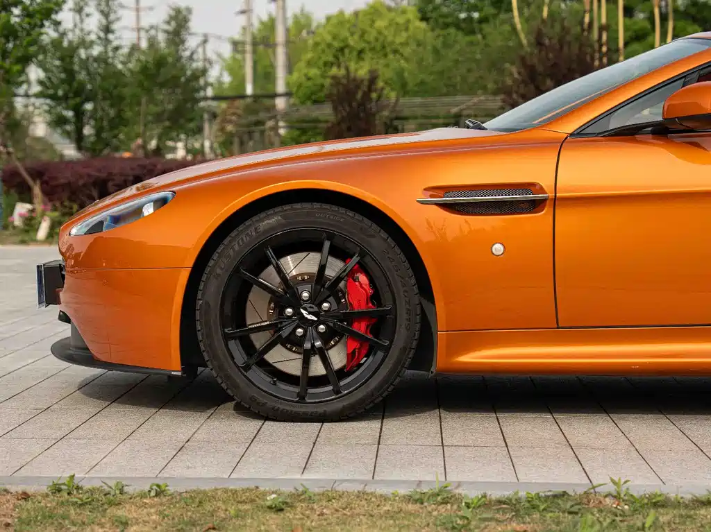 Aston Martin V8 Vantage — фото 4