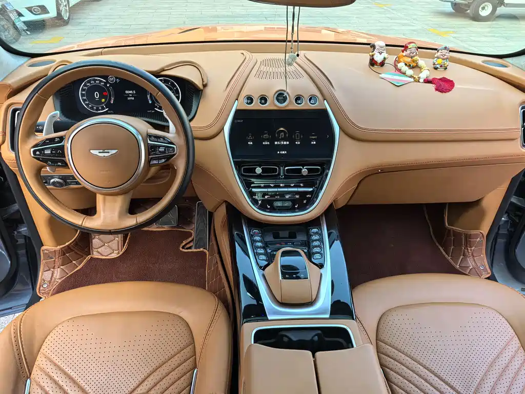 Aston Martin DBX — фото 14