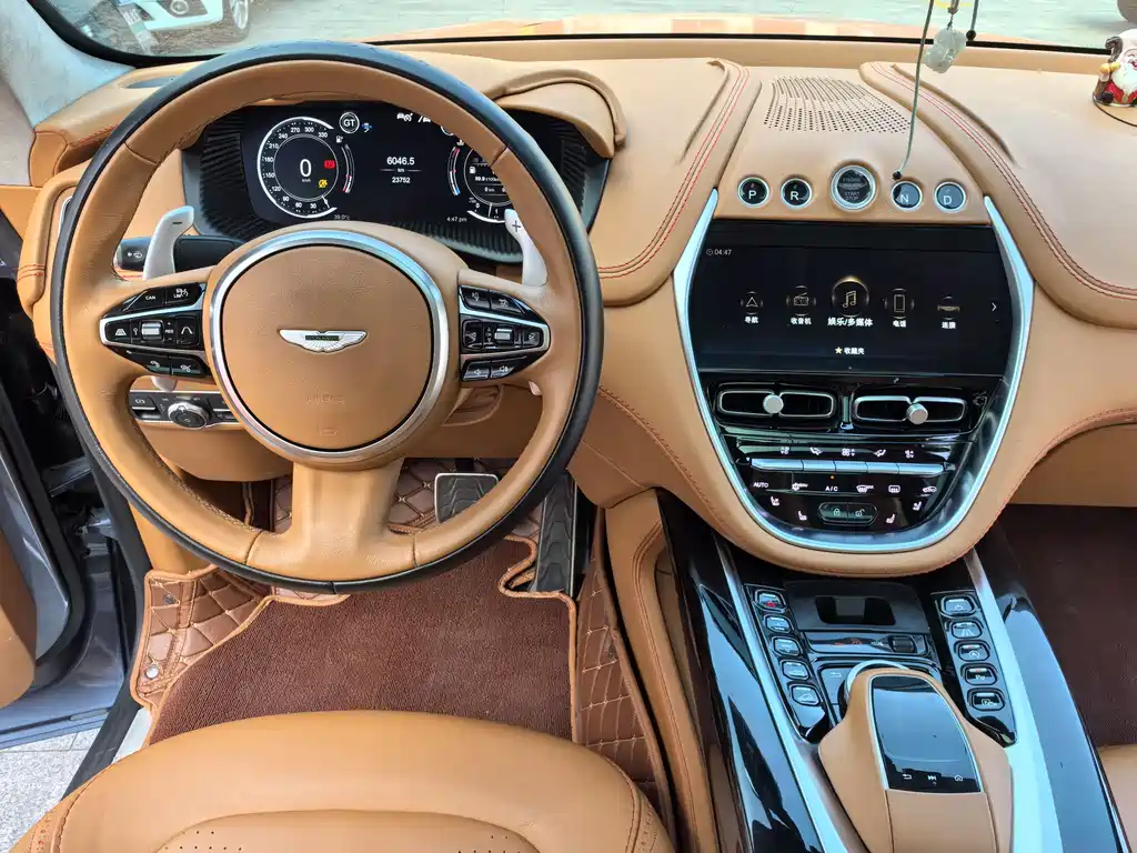 Aston Martin DBX — фото 15
