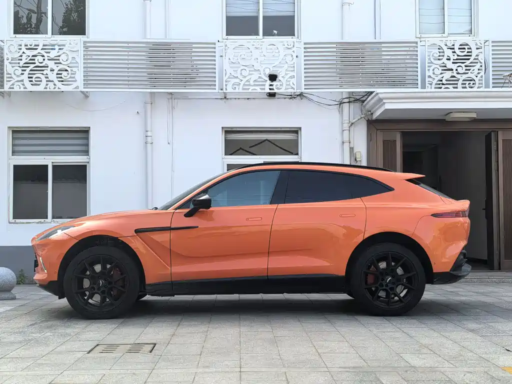 Aston Martin DBX — фото 6