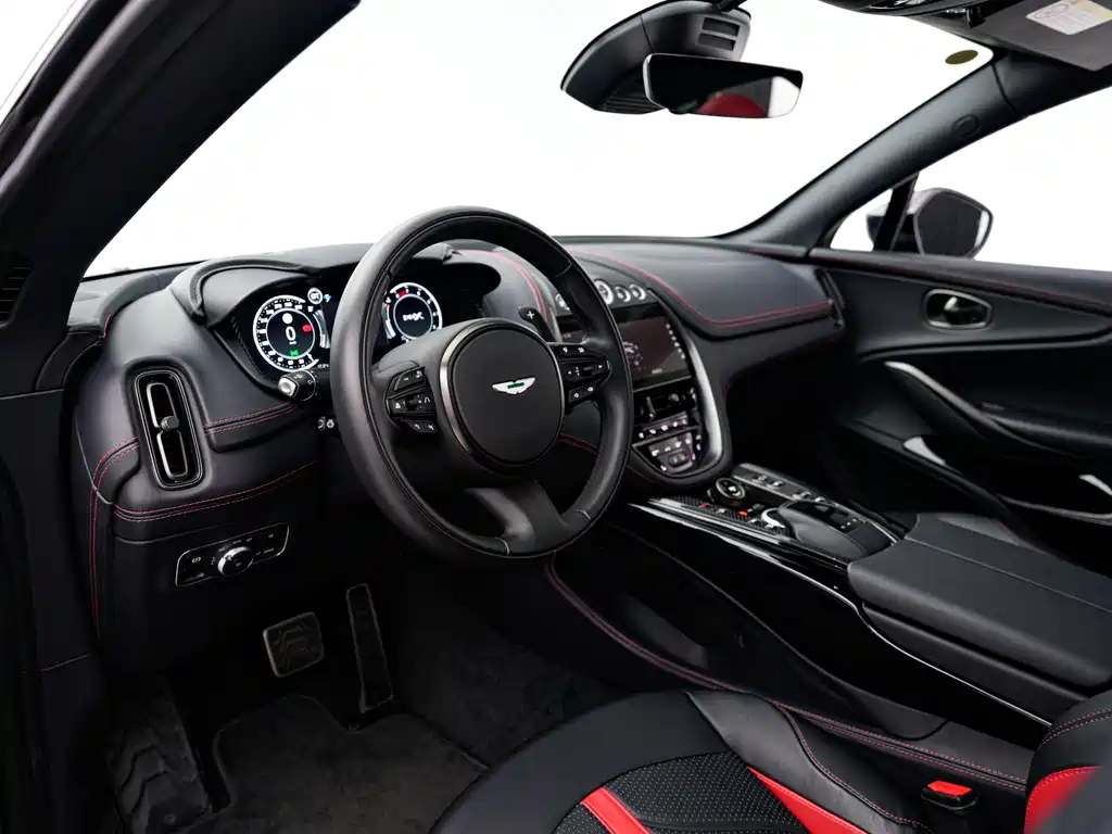 Aston Martin DBX — фото 13