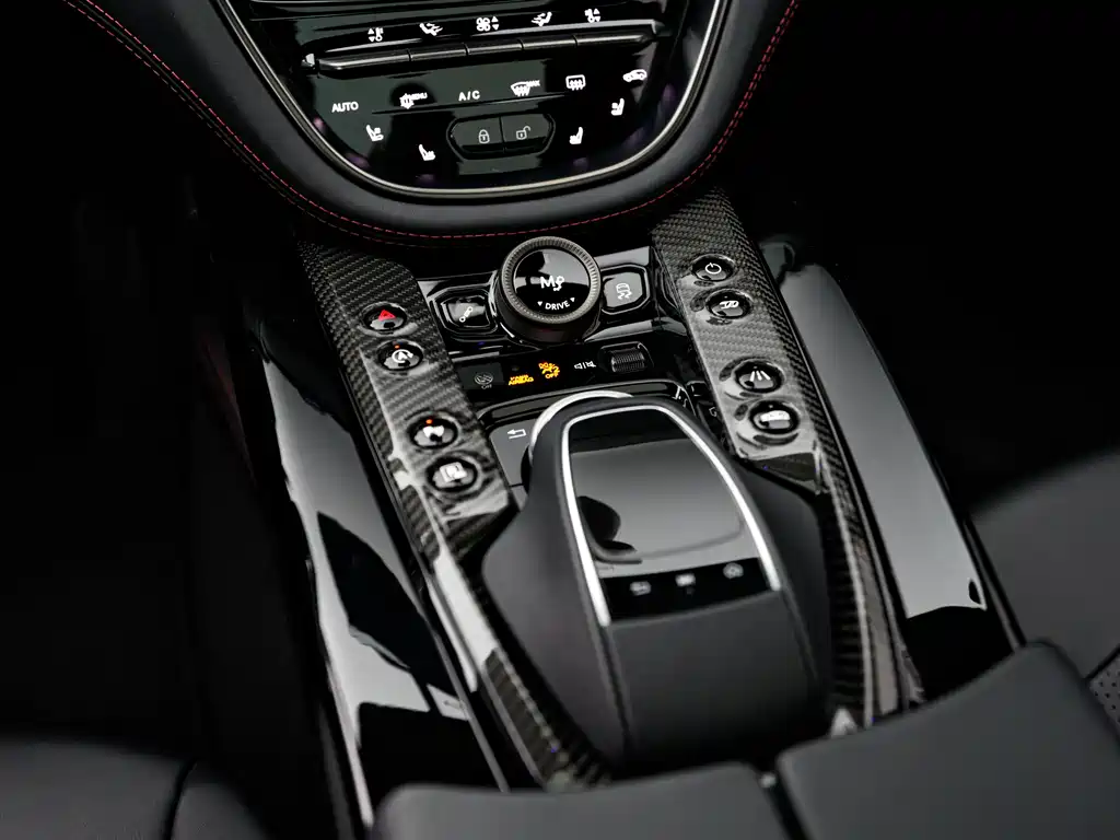Aston Martin DBX — фото 17