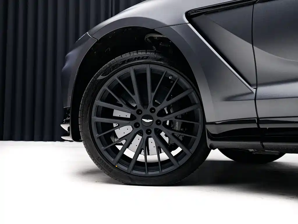 Aston Martin DBX — фото 6