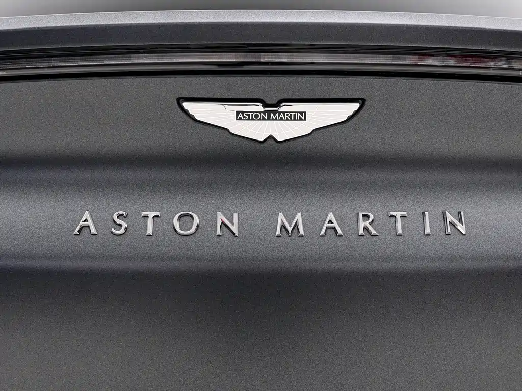 Aston Martin DBX — фото 10
