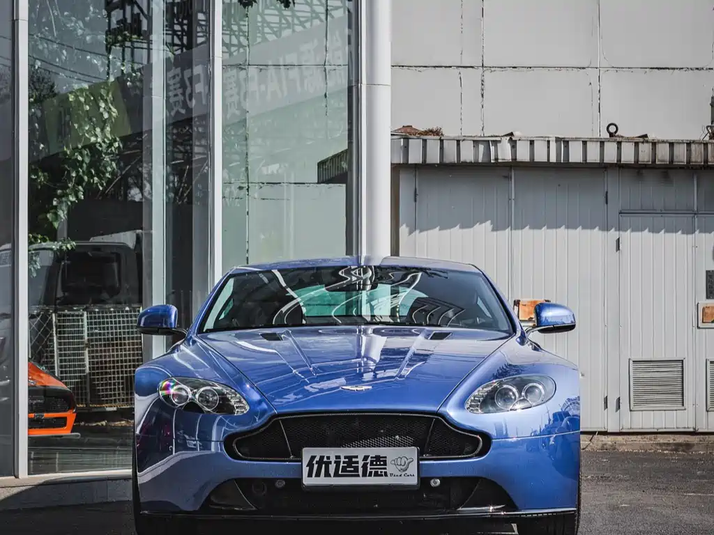 Aston Martin V8 Vantage — фото 2