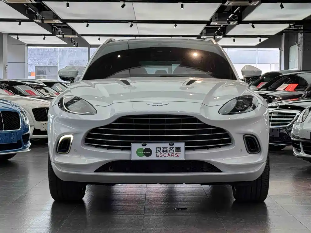 Aston Martin DBX — фото 2