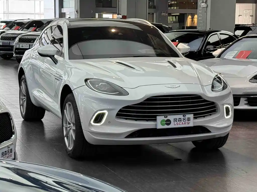 Aston Martin DBX — фото 3