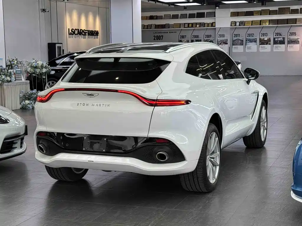 Aston Martin DBX — фото 6
