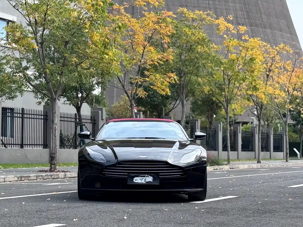 Aston Martin DB11 — фото 2