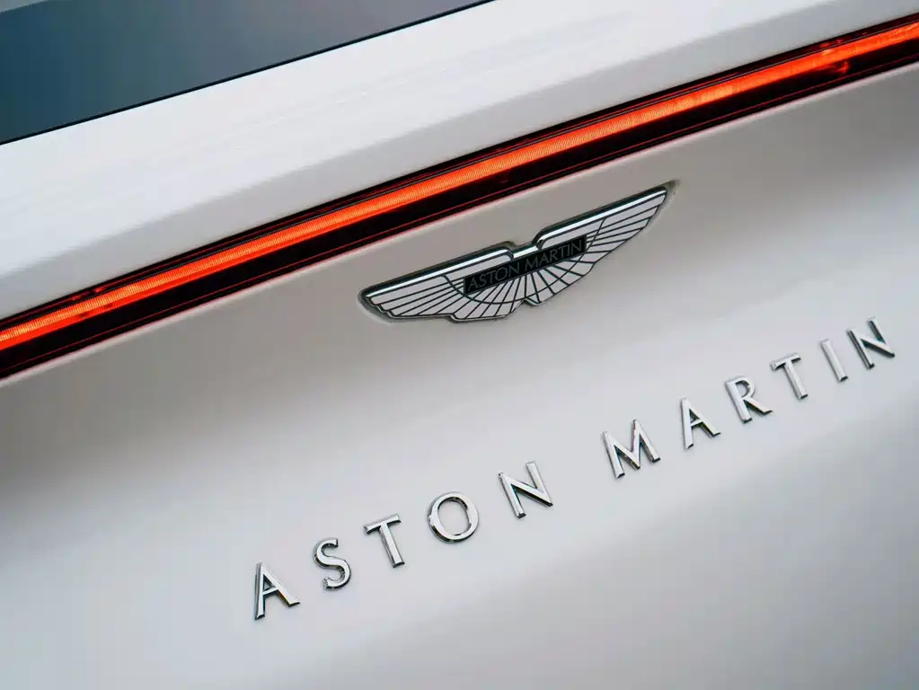 Aston Martin DBX — фото 8
