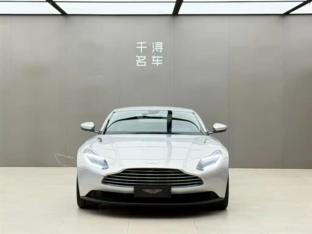 Aston Martin DB11 — фото 2