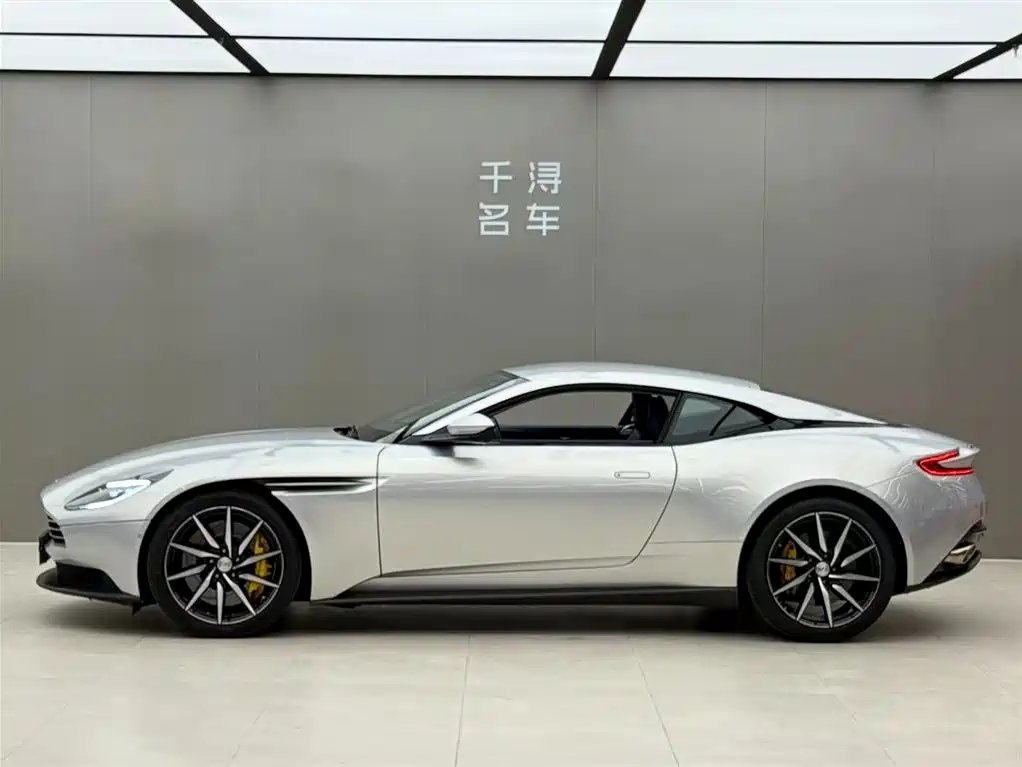 Aston Martin DB11 — фото 3