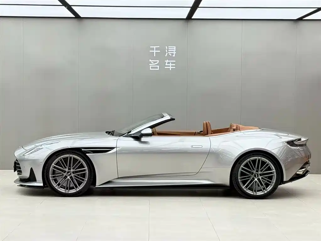 Aston Martin DB12 — фото 3