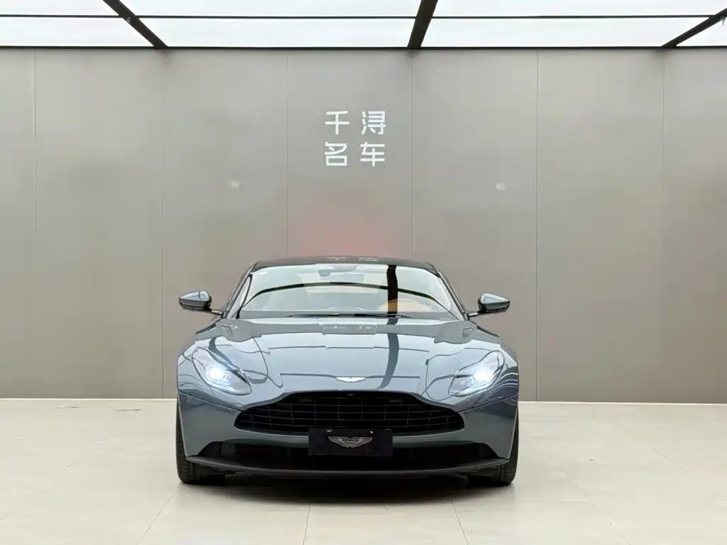 Aston Martin DB11 — фото 2