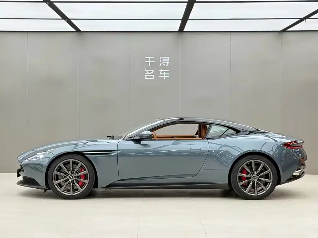 Aston Martin DB11 — фото 3