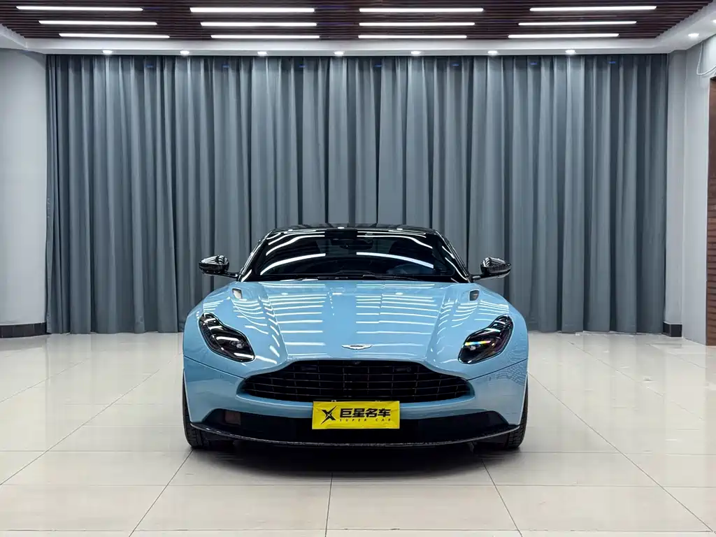 Aston Martin DB11 — фото 2