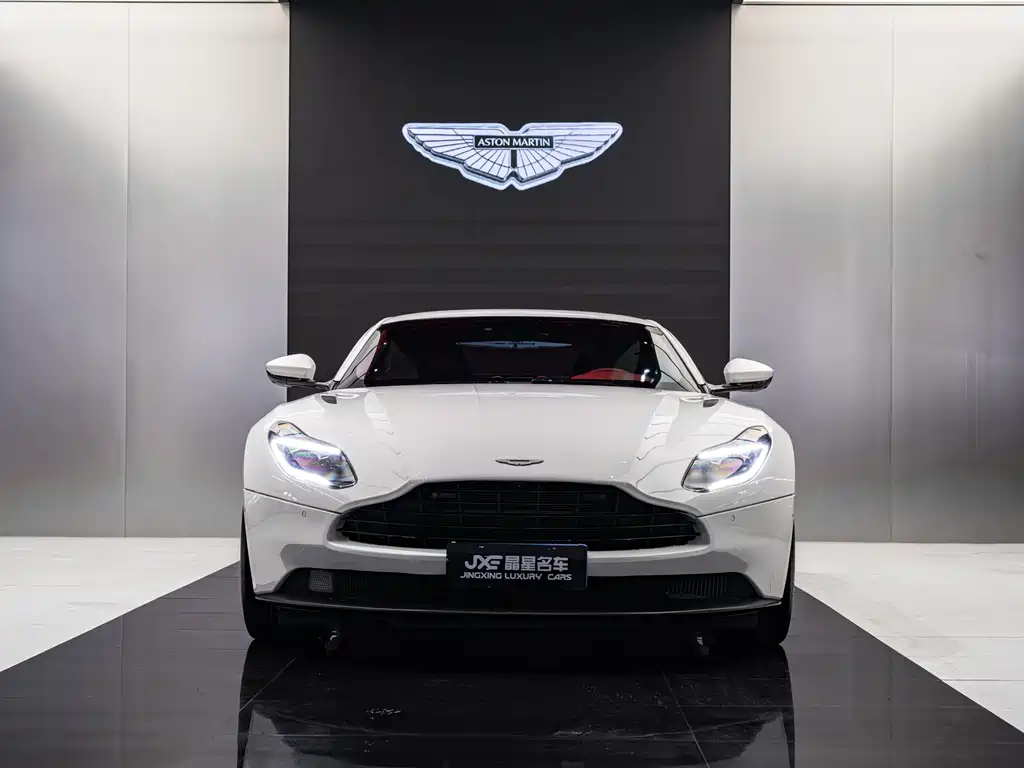 Aston Martin DB11 — фото 2
