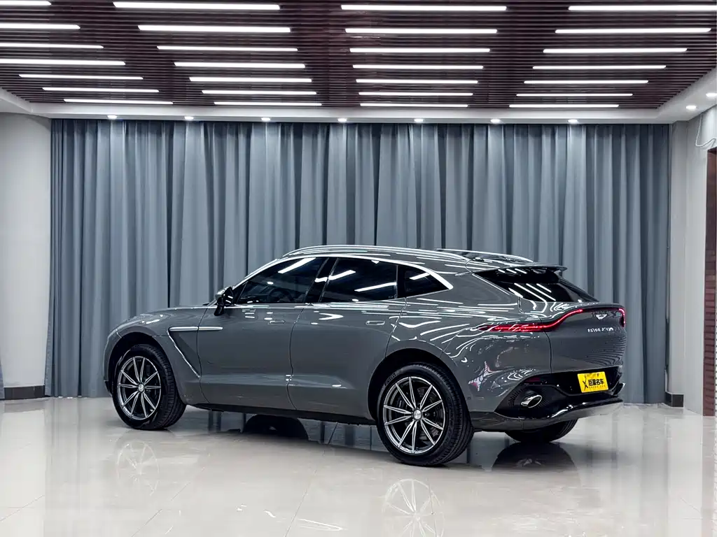 Aston Martin DBX — фото 9