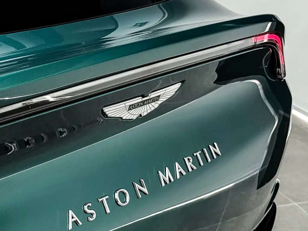 Aston Martin DBX — фото 22