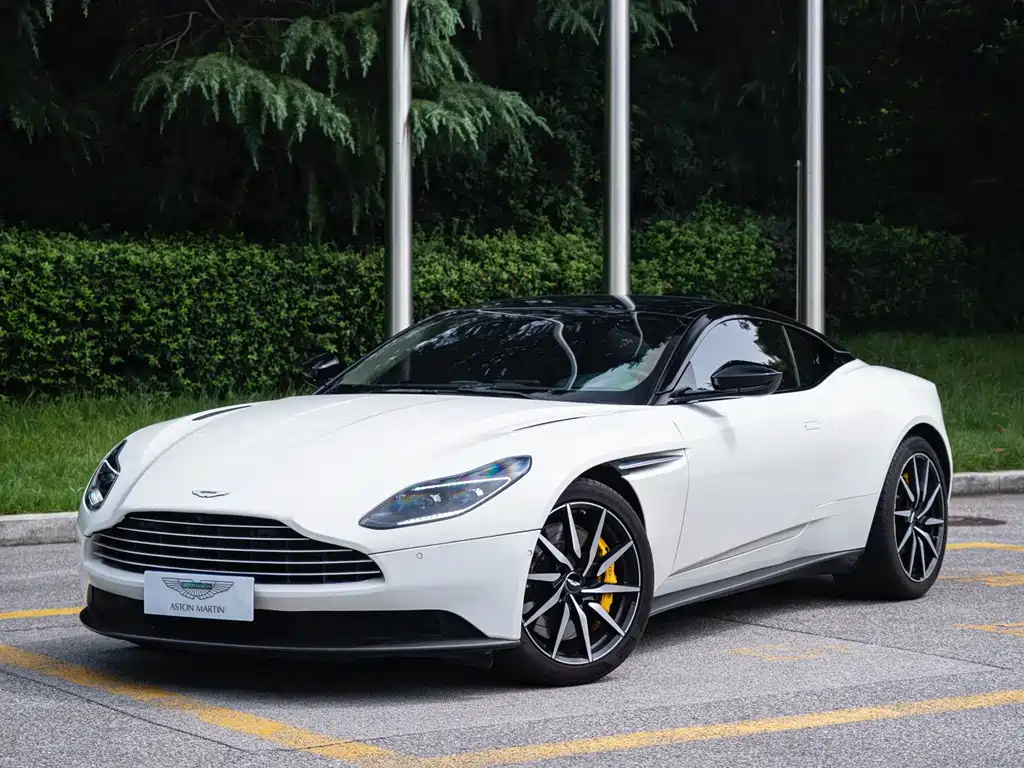 Aston Martin DB11 — фото 4