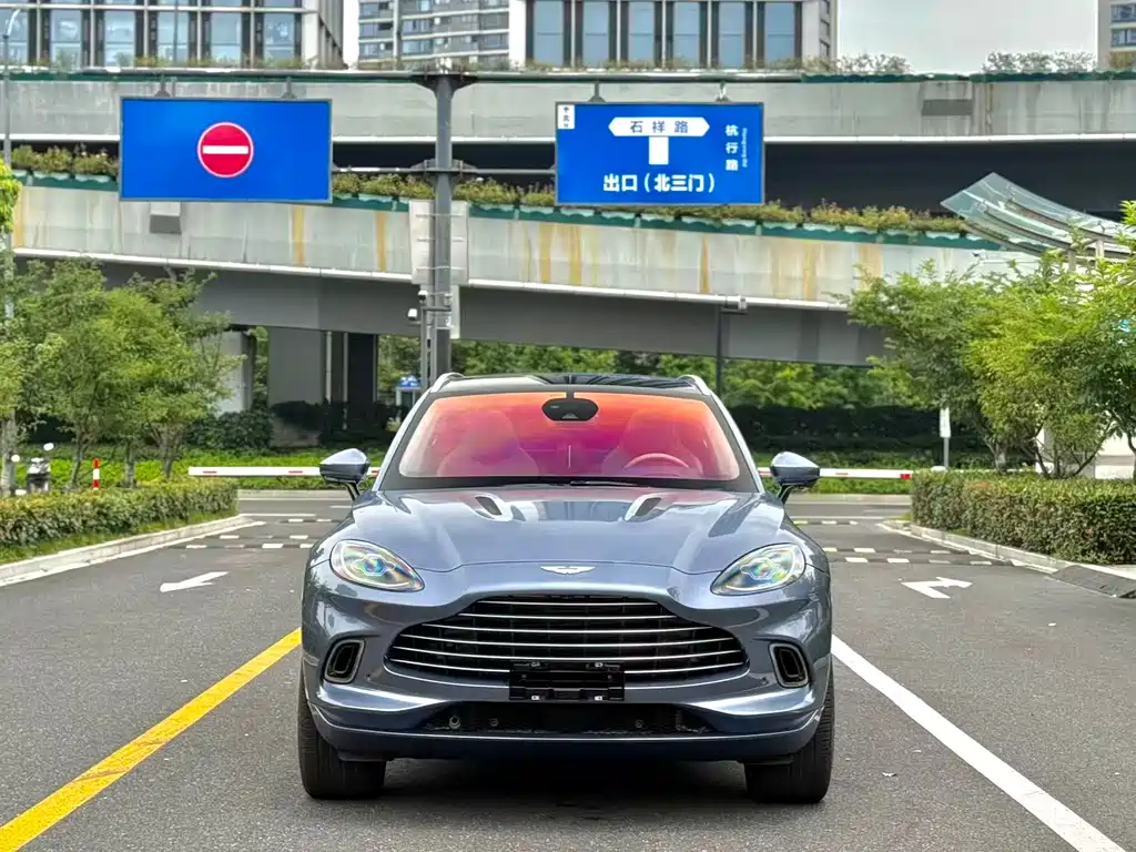 Aston Martin DBX — фото 2