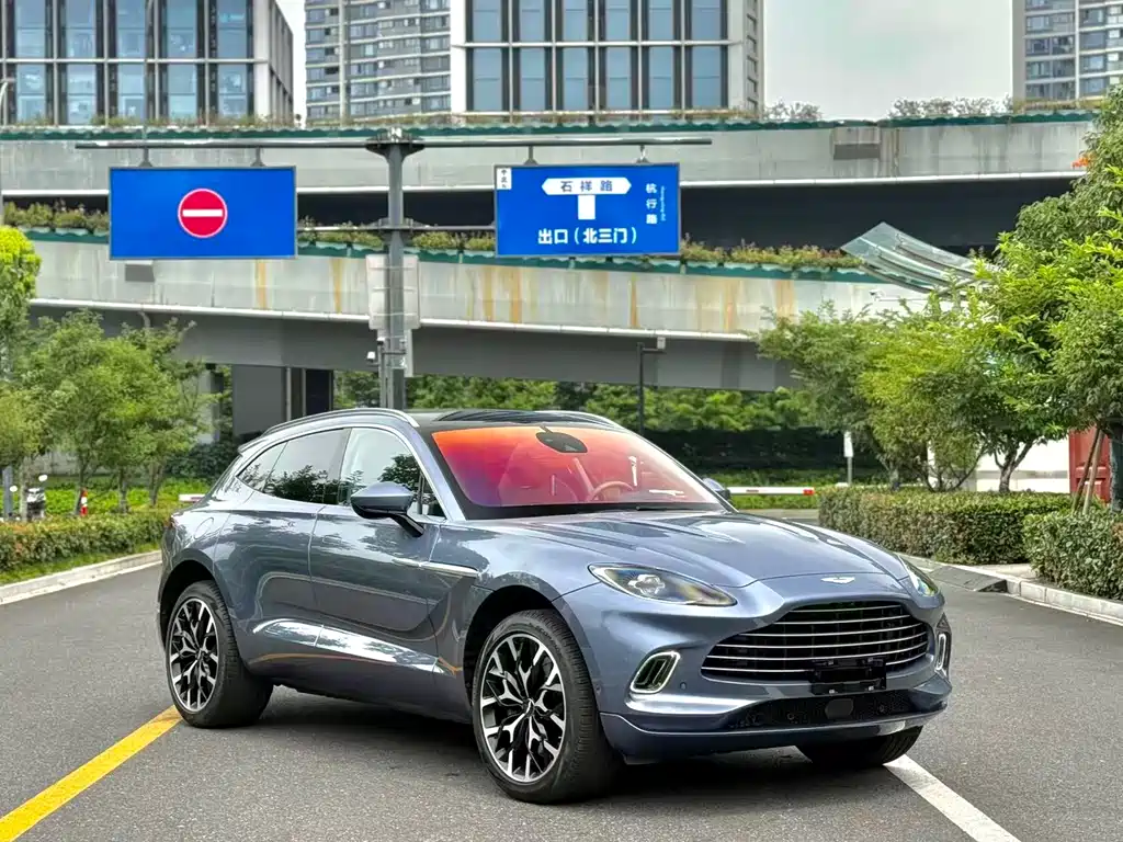 Aston Martin DBX — фото 3