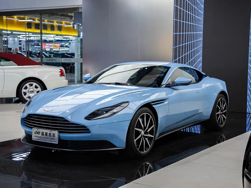 Aston Martin DB11 — фото 1