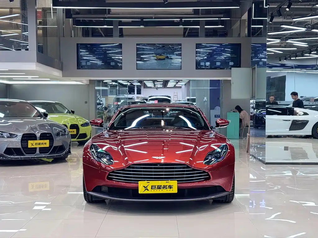 Aston Martin DB11 — фото 2