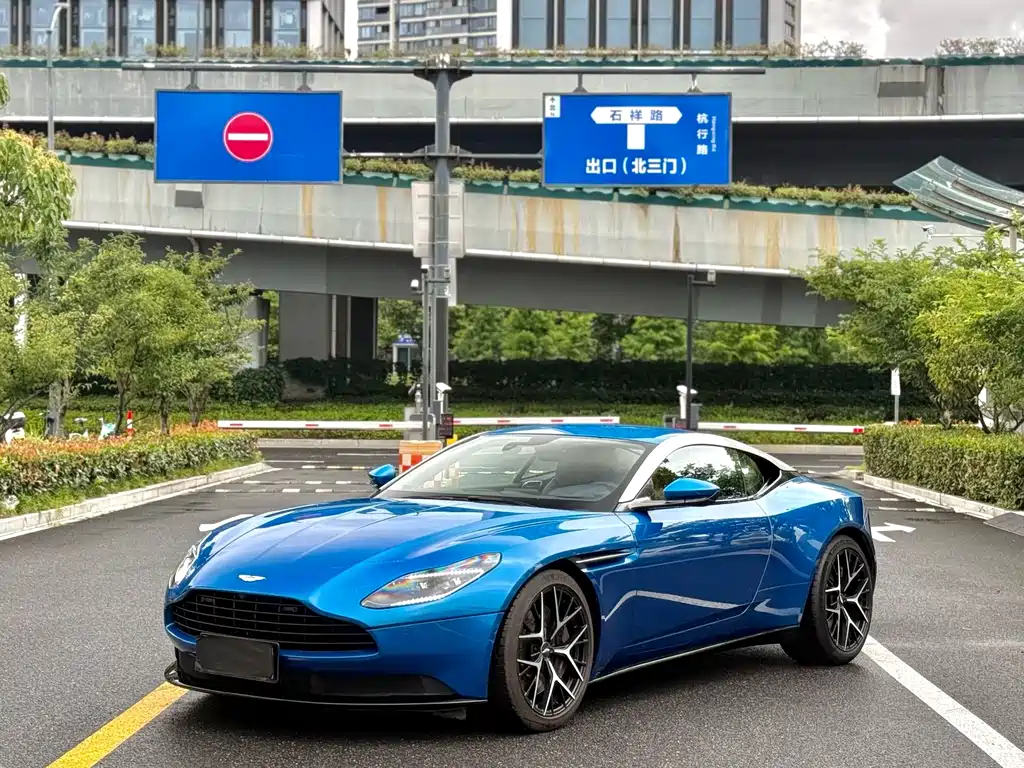 Aston Martin DB11 — фото 3