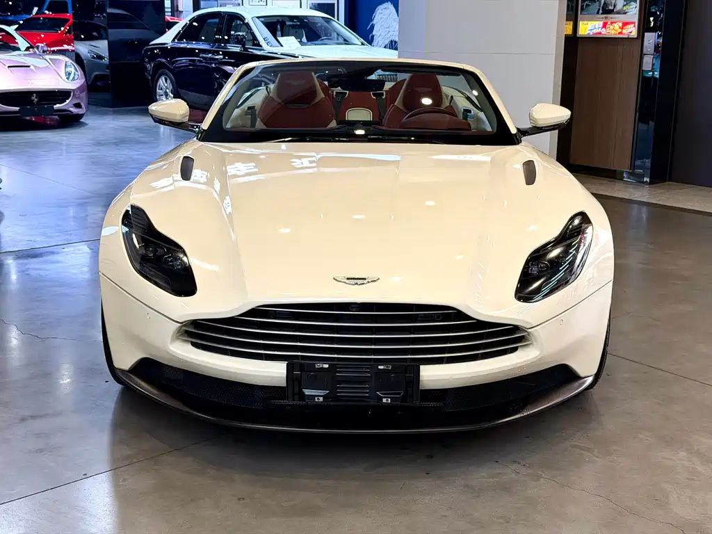 Aston Martin DB11 — фото 2